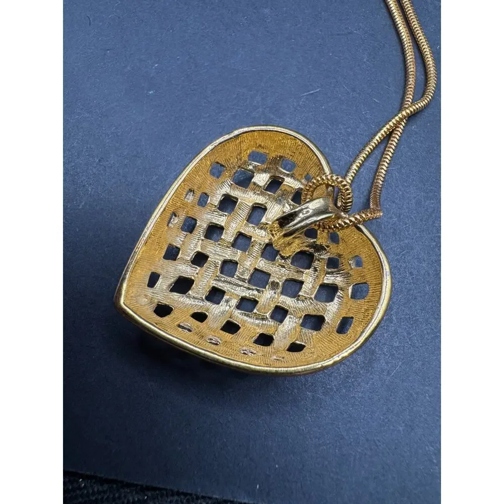 Vintage Gold Tone Basket Weave Heart Pendant Snake Chain Necklace 29.5